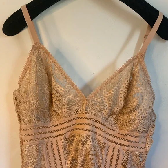 Boutique Slip - Picture 4 of 7